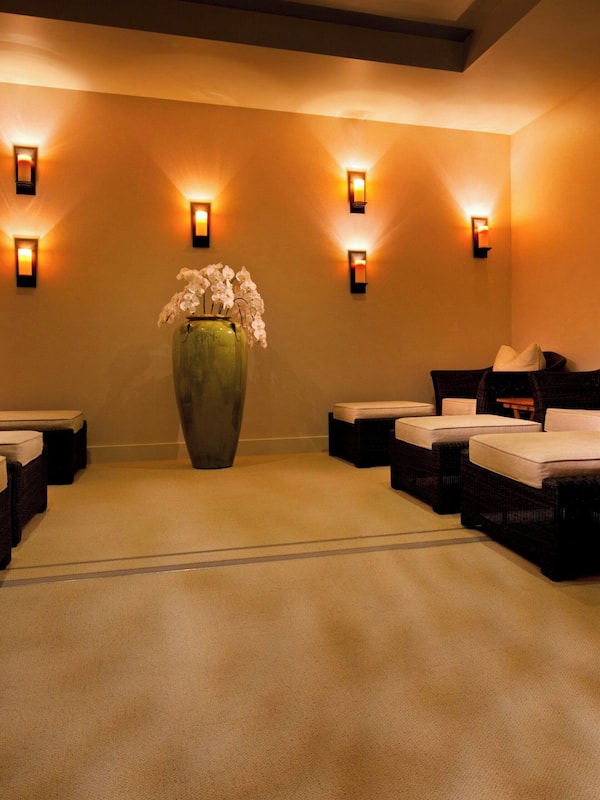 Couples treatment rooms, body treatments, aromatherapy