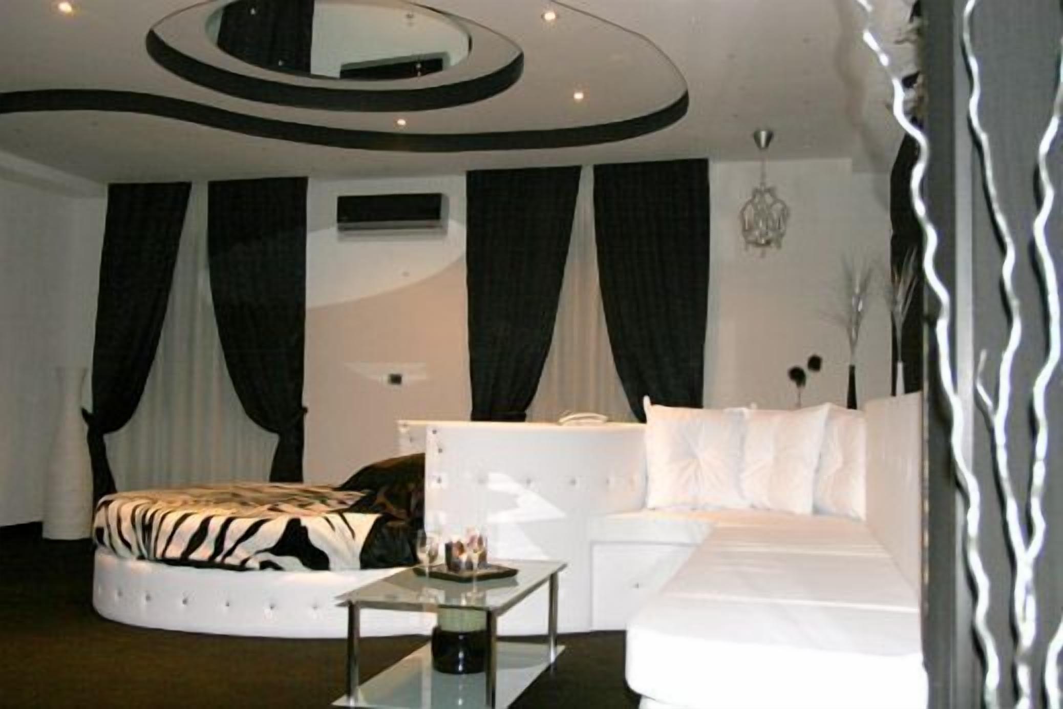 Couette en duvet d'oie, minibar, coffres-forts dans les chambres, bureau