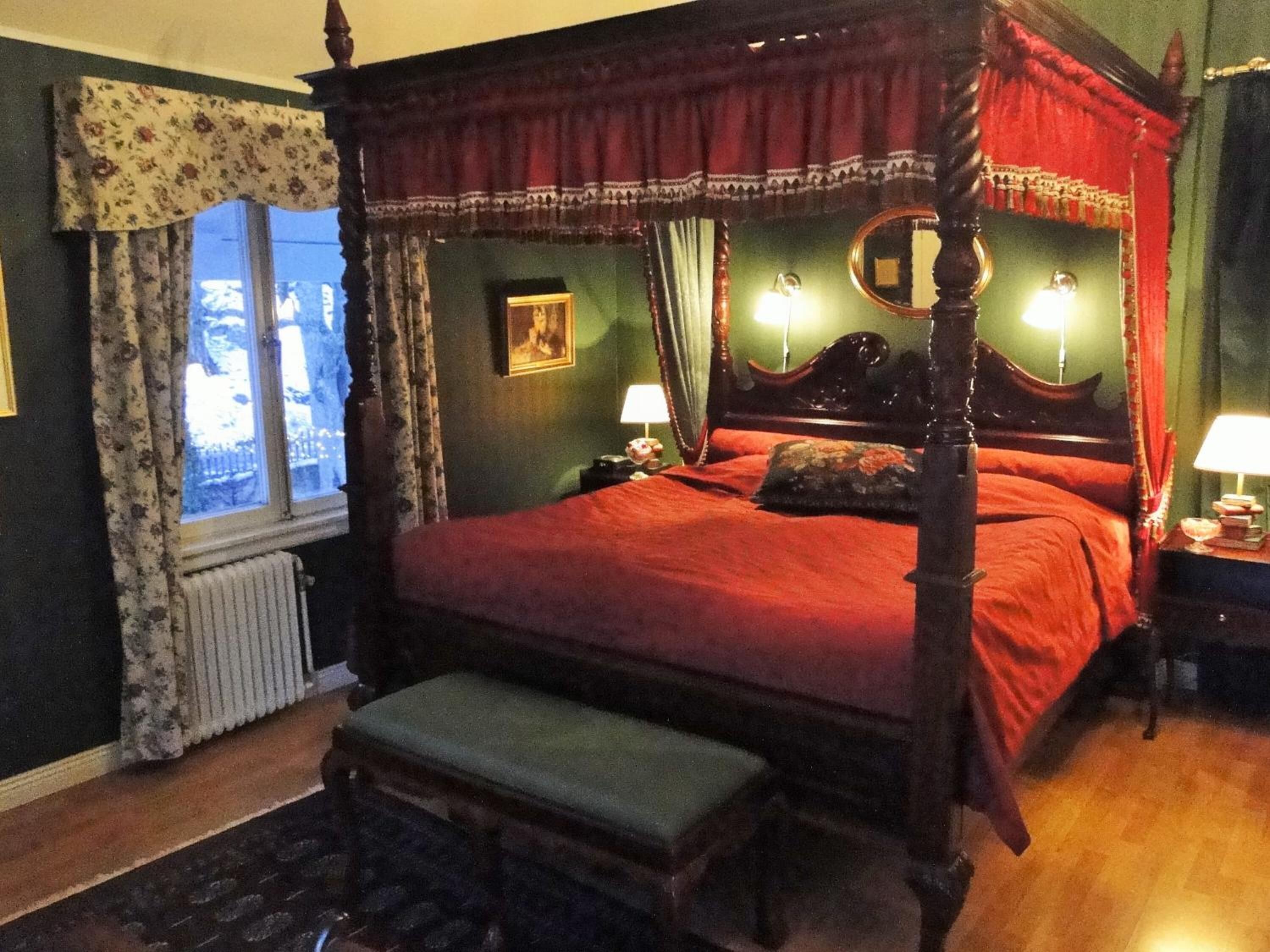 superior double room | minibar, desk, iron/ironing board, free wifi