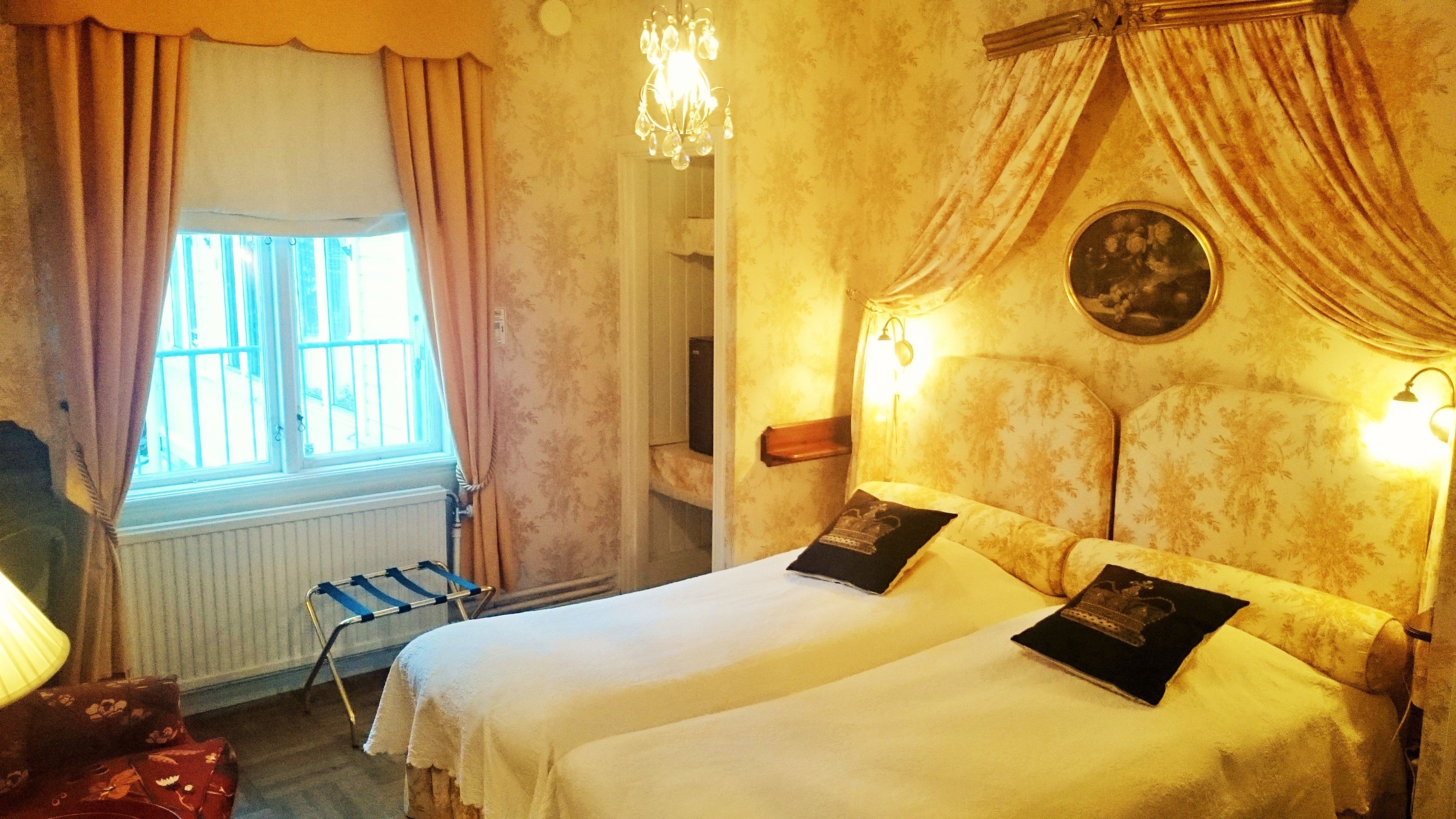 Minibar, desk, iron/ironing board, free WiFi