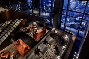 2 bars/lounges