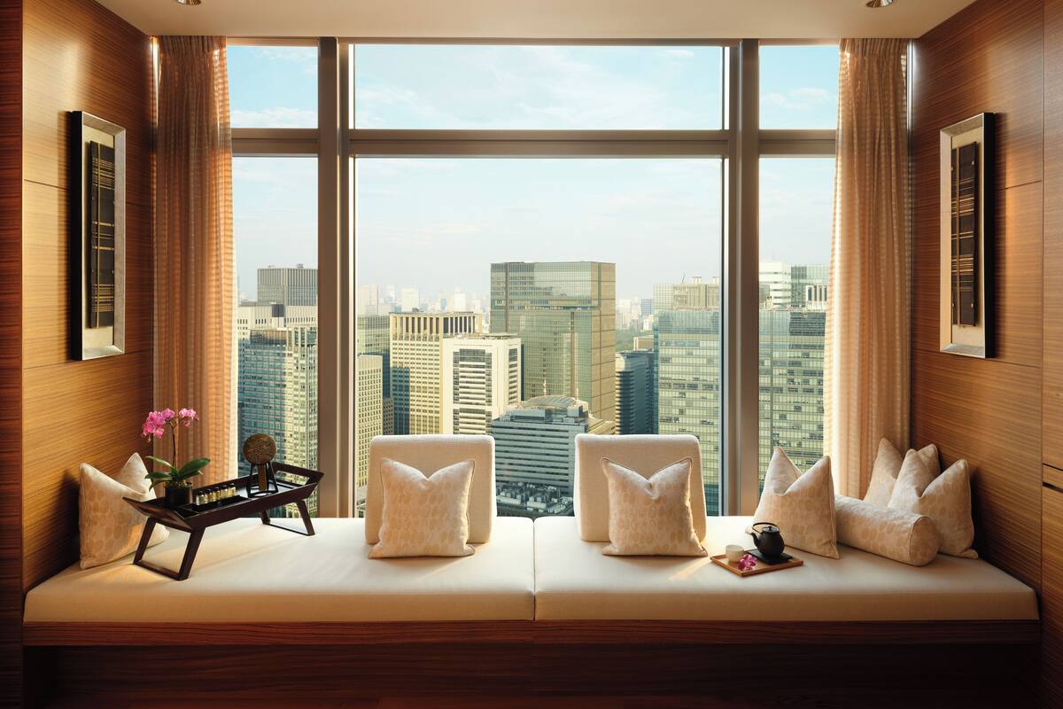 sauna, hot tub, steam room, body treatments, aromatherapy