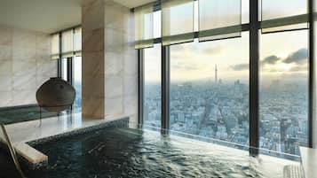 Sauna, hot tub, steam room, body treatments, aromatherapy
