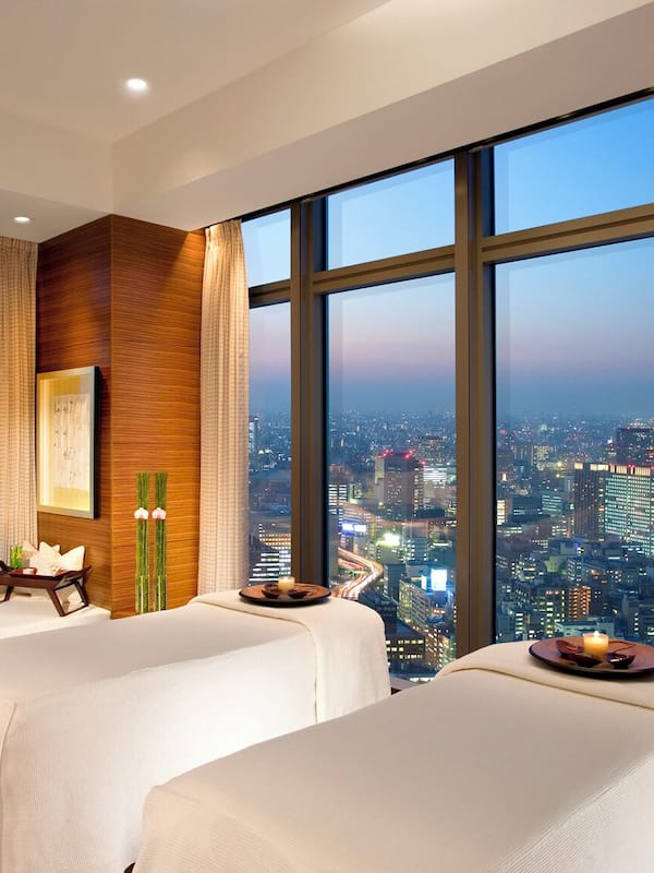 Sauna, hot tub, steam room, body treatments, aromatherapy