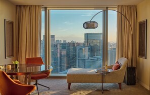 高級寢具、迷你吧、房內夾萬、書桌