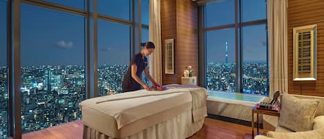Sauna, hot tub, steam room, body treatments, aromatherapy