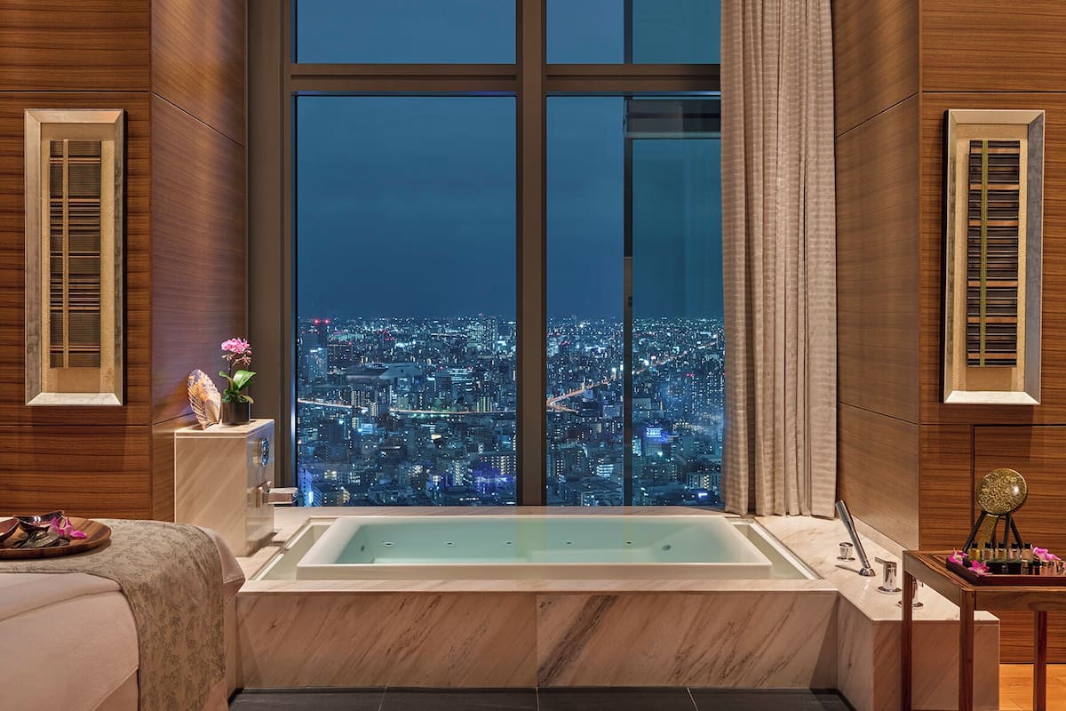 sauna, hot tub, steam room, body treatments, aromatherapy