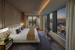 Ropa de cama de alta calidad y minibar 