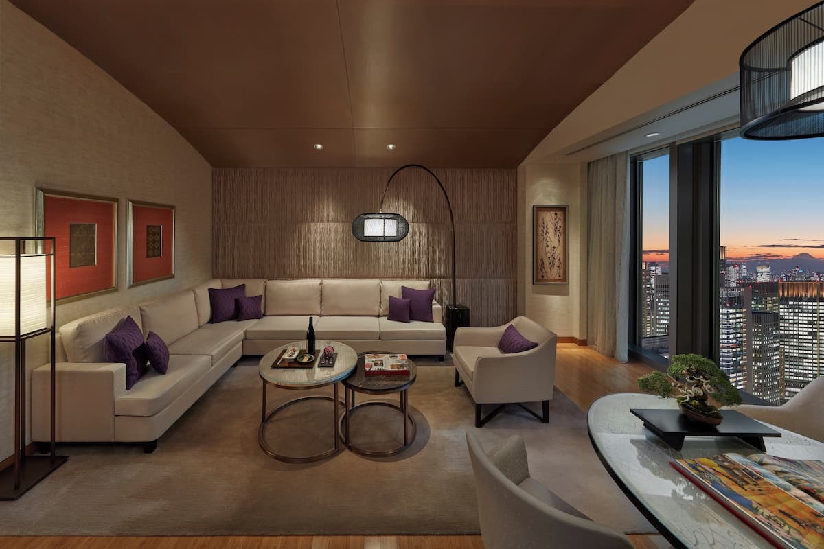 Luxe beddengoed, een minibar, een kluis op de kamer, een bureau