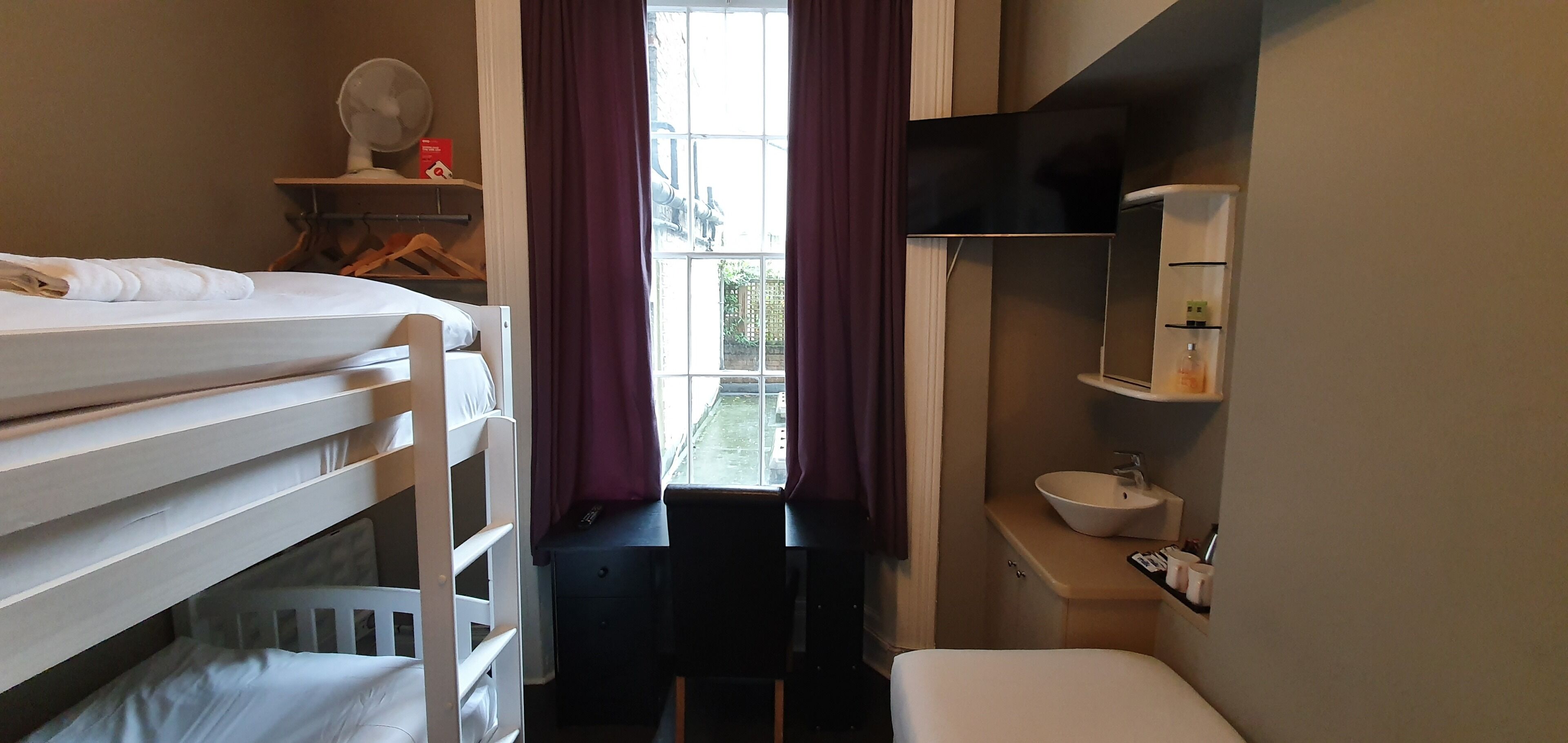 Iron/ironing board, free WiFi, bed sheets