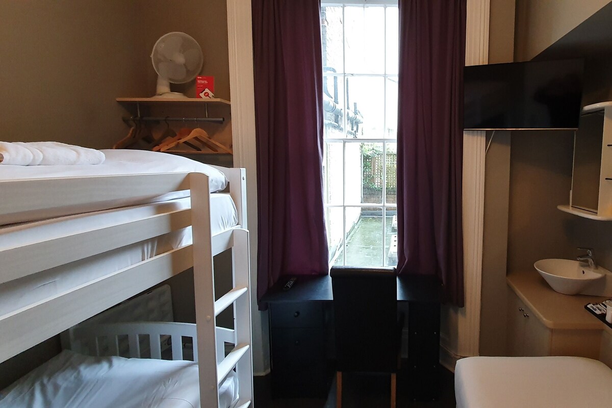 Iron/ironing board, free WiFi, bed sheets