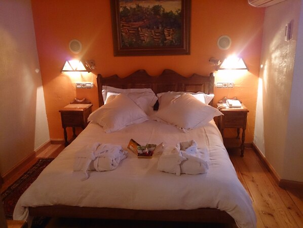 In-room safe, free WiFi