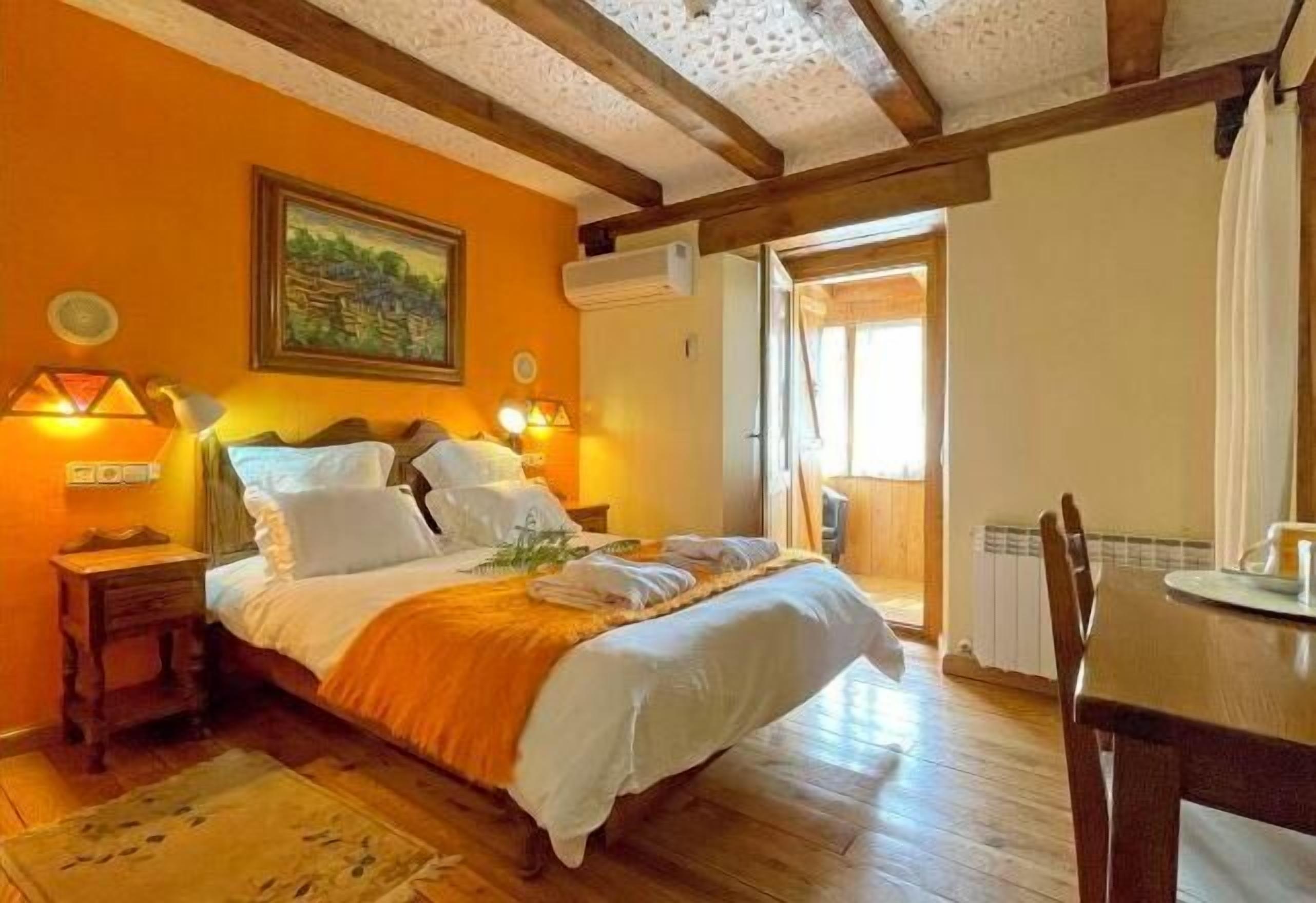 In-room safe, free WiFi