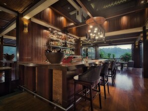 Bar (on property) - Hanging Gardens of Bali (Payangan)