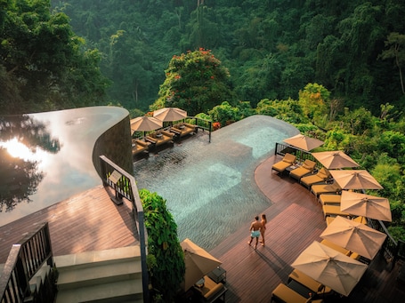 Outdoor pool, pool umbrellas, sun loungers