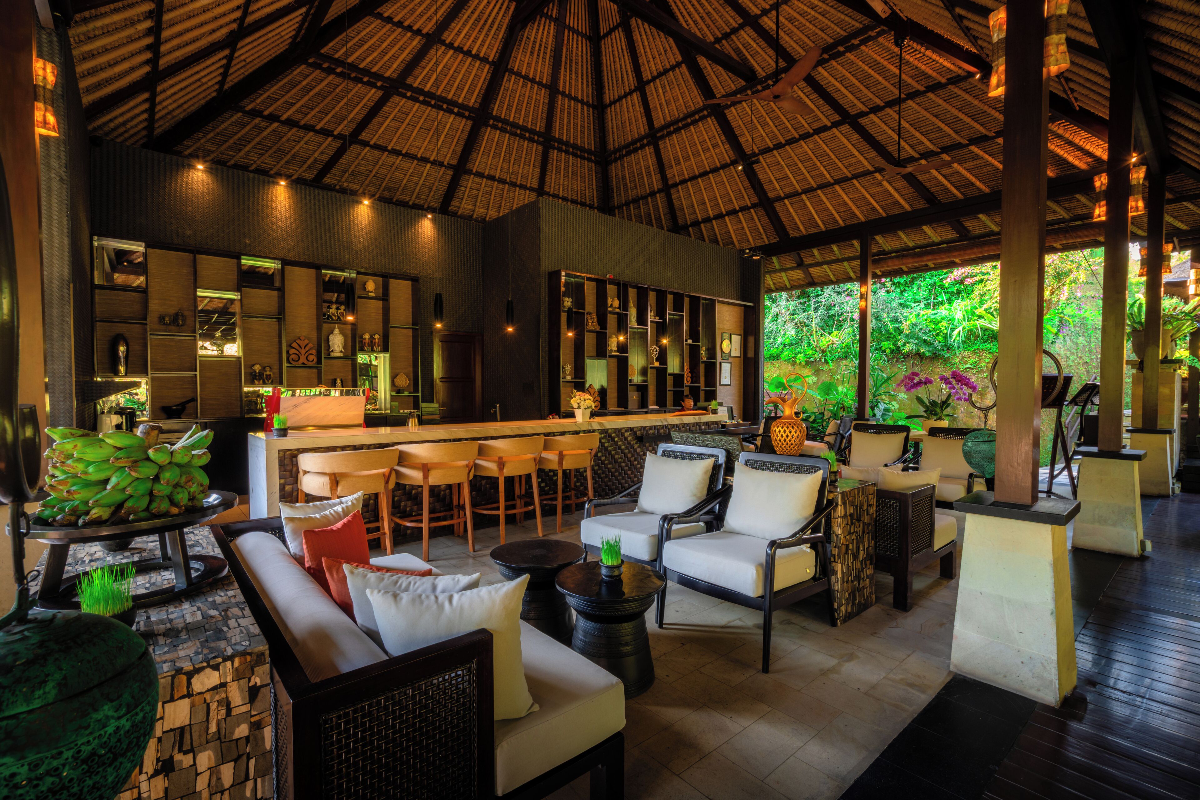 Couples treatment room(s), hot tub, body treatments, aromatherapy