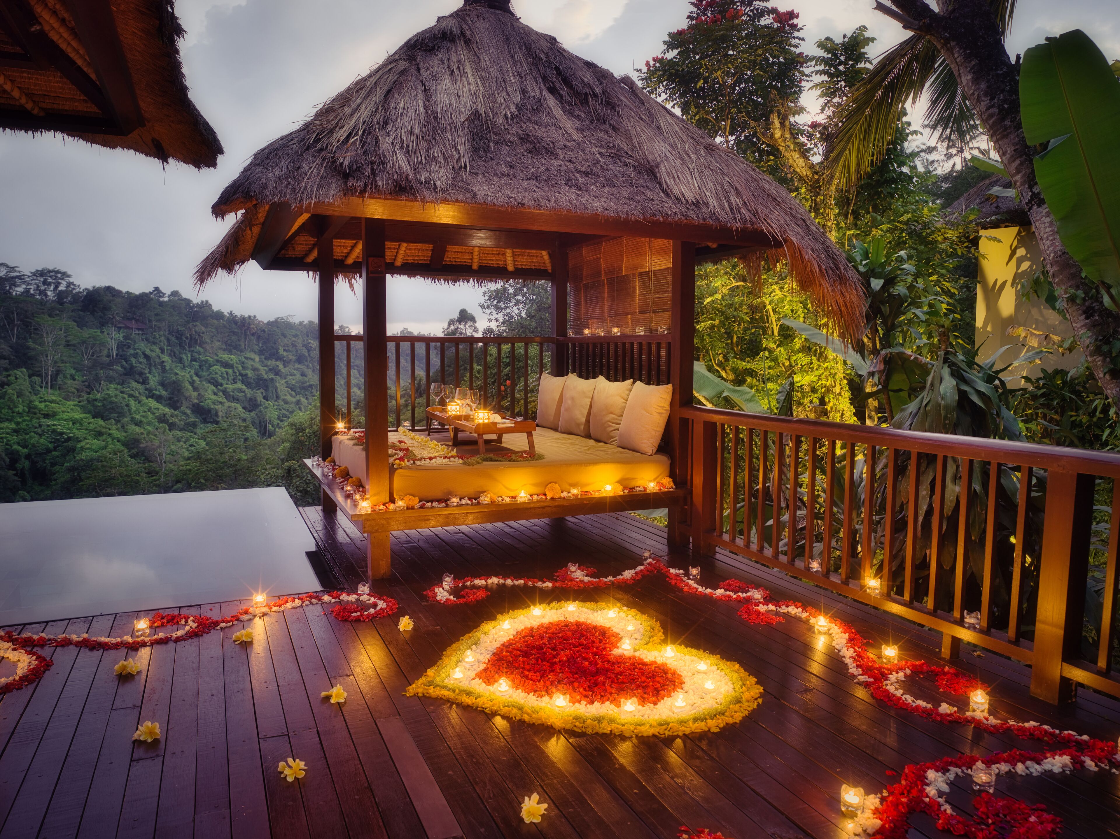 lunch and dinner served