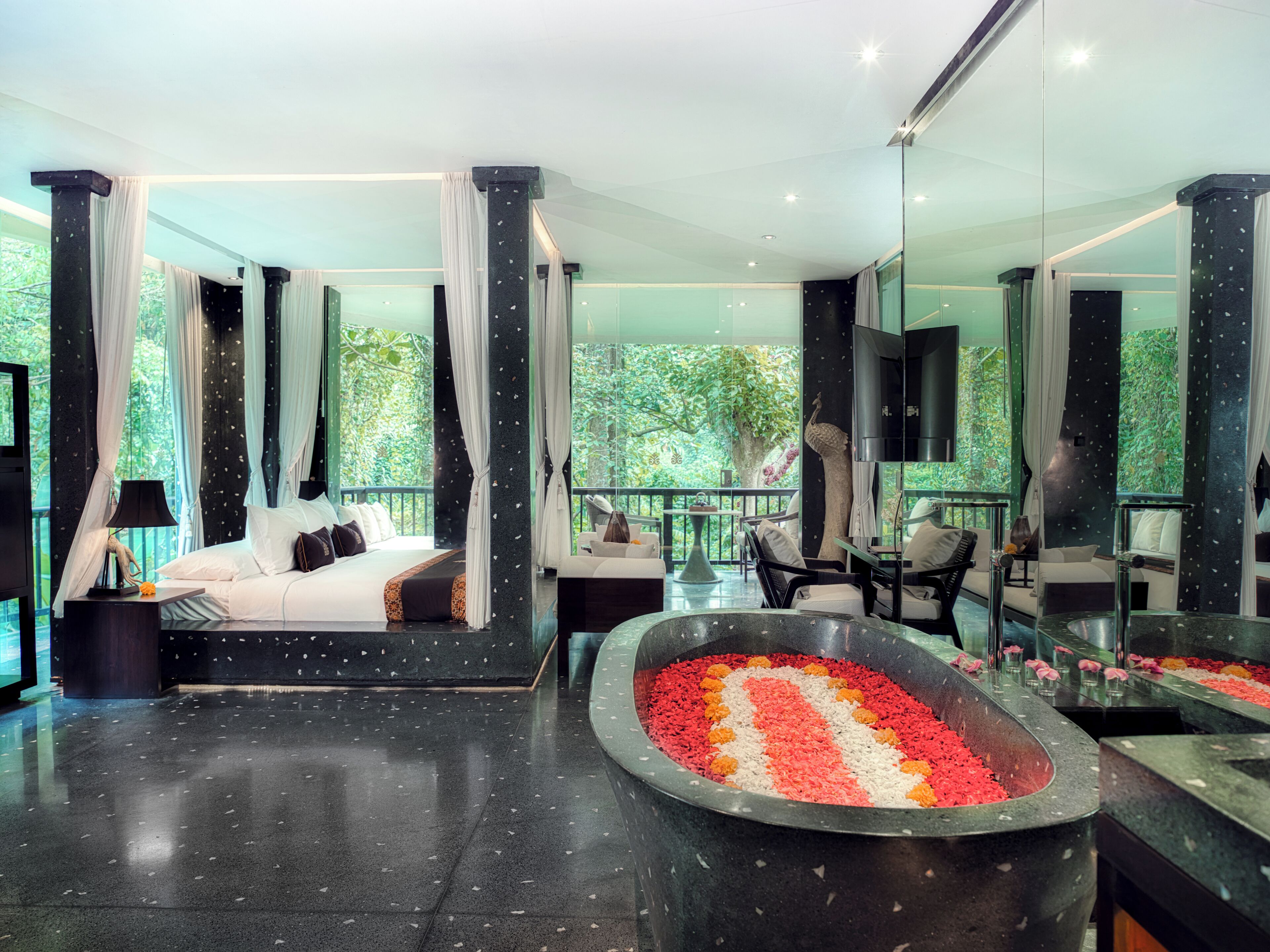 Royal Spa Suite | Egyptian cotton sheets, premium bedding, minibar, in-room safe