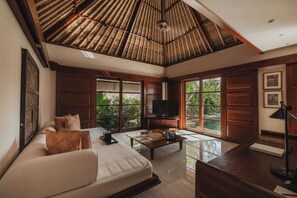 Ropa de cama de alta calidad y minibar 