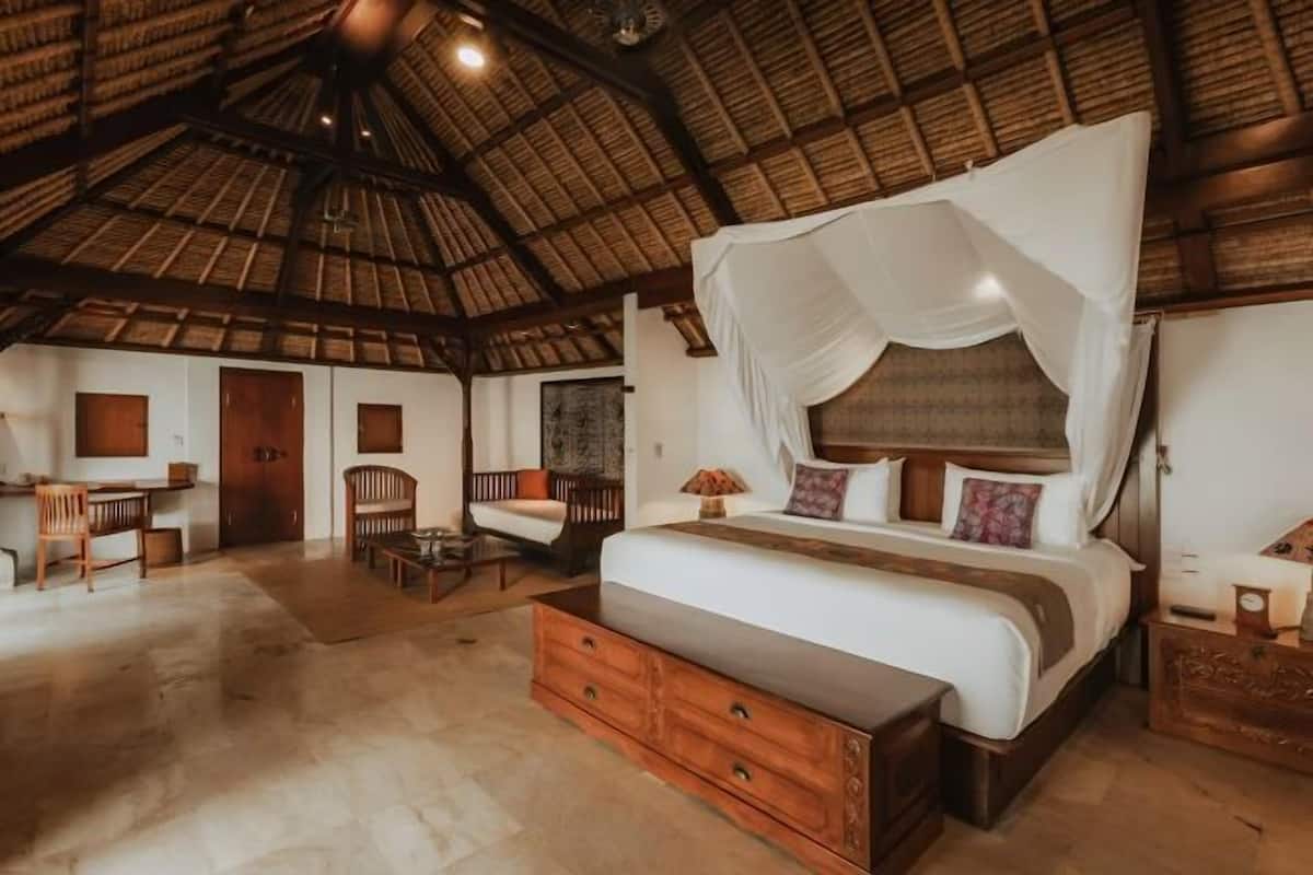 1 bedroom, premium bedding, minibar, in-room safe