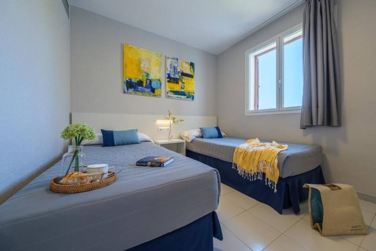 Een minibar, een kluis op de kamer, gratis babybedden, gratis wifi