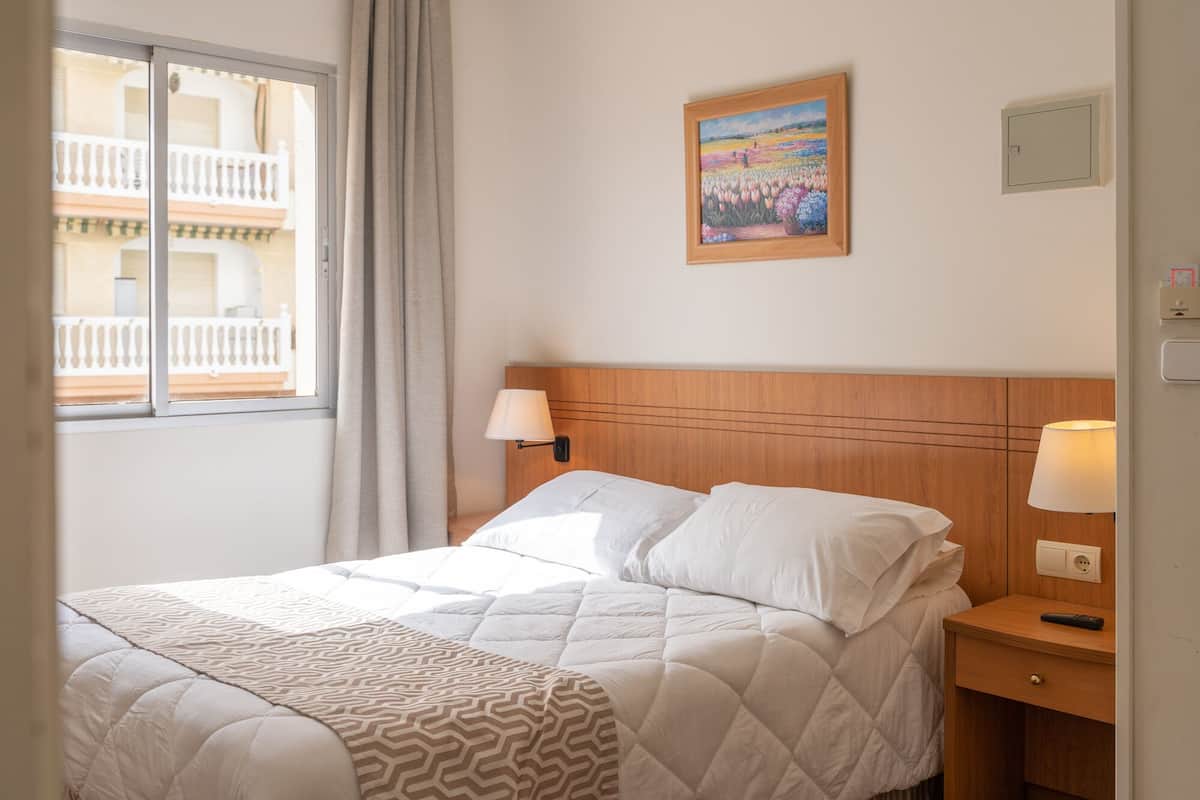 Habitación doble | Escritorio, cunas, camas extra y wifi gratis