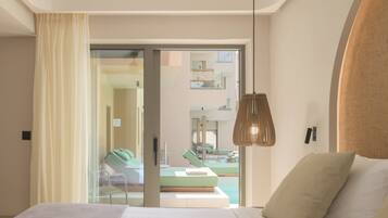 Swim up Junior Suite | Premium bedding, in-room safe, individually furnished, soundproofing