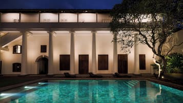 Outdoor pool, sun loungers