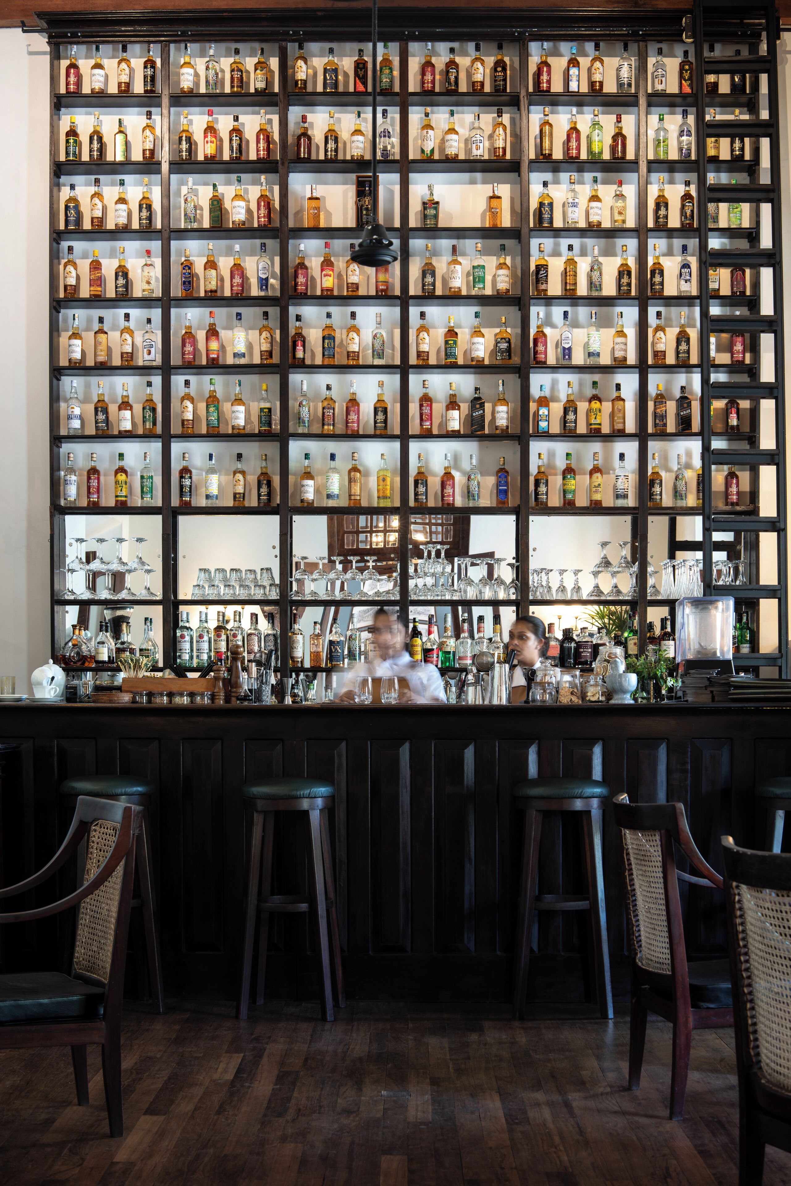 Bar (trong khuôn viên)