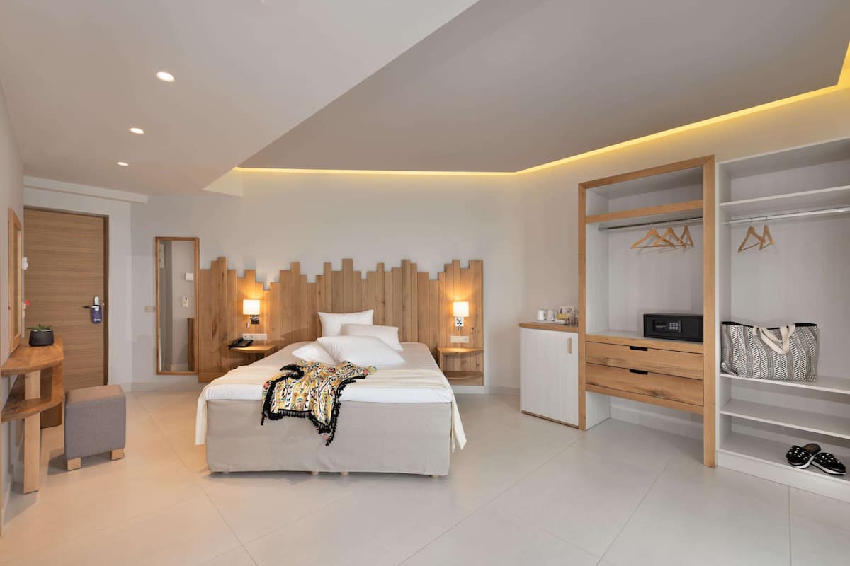 1 bedroom, in-room safe, blackout curtains, free wifi