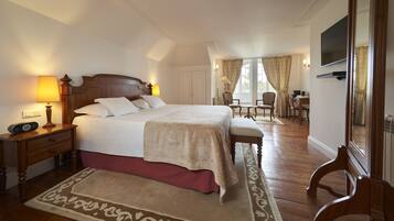 Superior Double Room | Hypo-allergenic bedding, minibar, in-room safe, desk