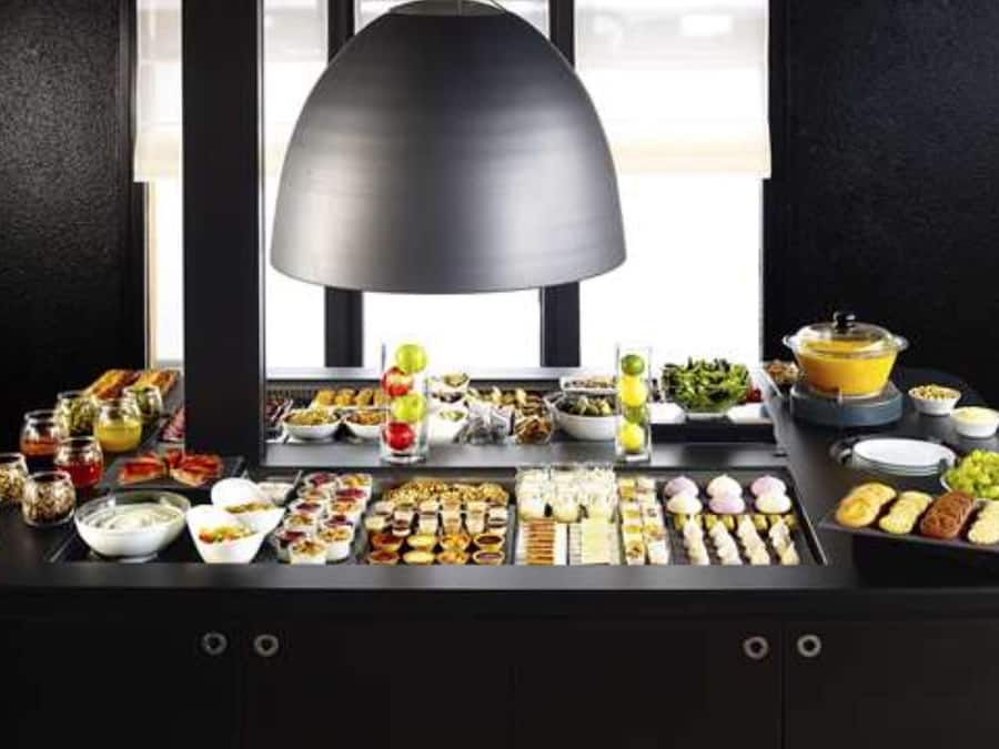 Aperto a colazione e cena, cucina francese