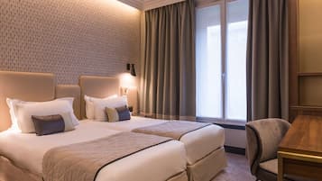 Habitación estándar, 2 camas individuales | 1 dormitorio, ropa de cama de alta calidad, minibar y caja fuerte