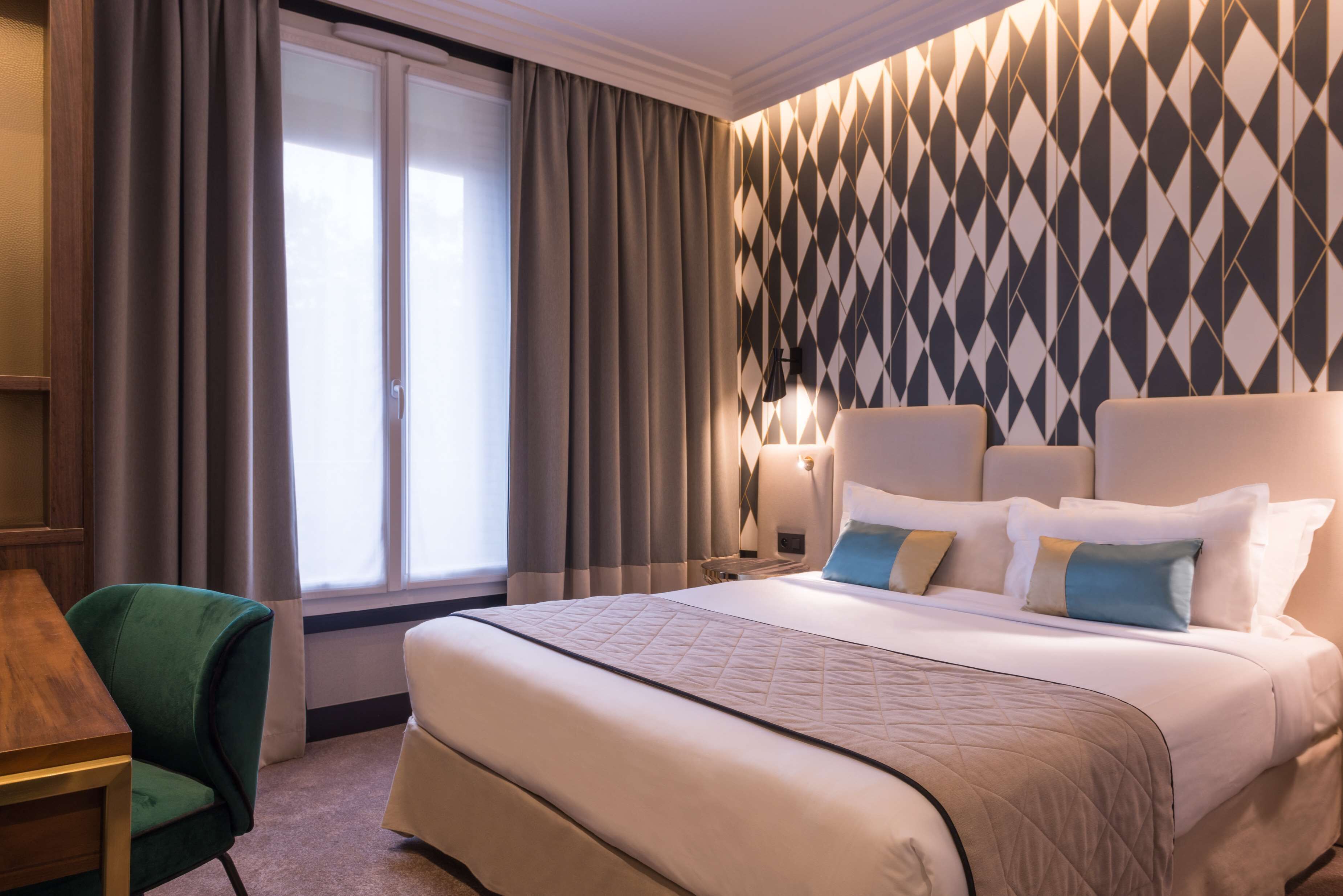 standard room, 1 double bed, non smoking | premium bedding, minibar, in-room safe, desk