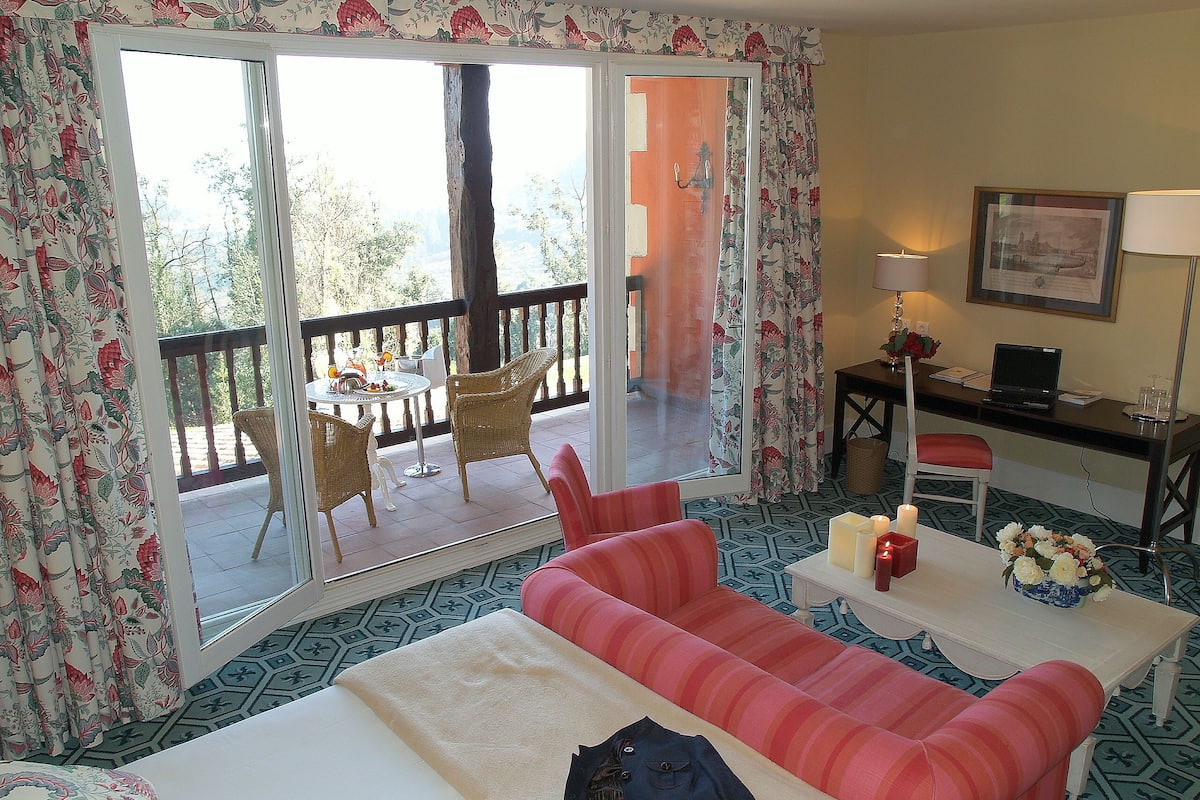 in-room safe, desk, blackout curtains, soundproofing