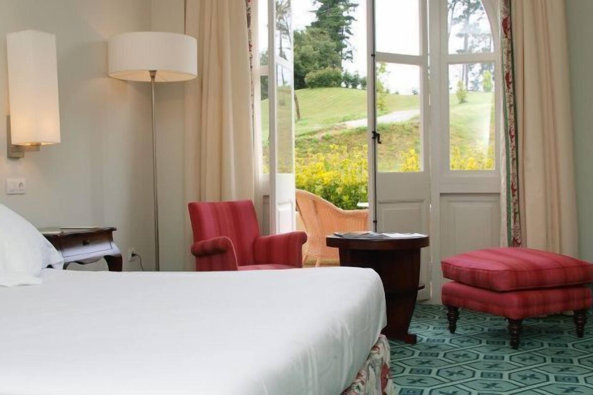 in-room safe, desk, blackout curtains, soundproofing