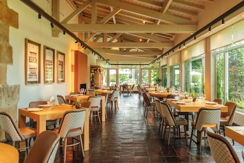 Déjeuner et dîner servis sur place