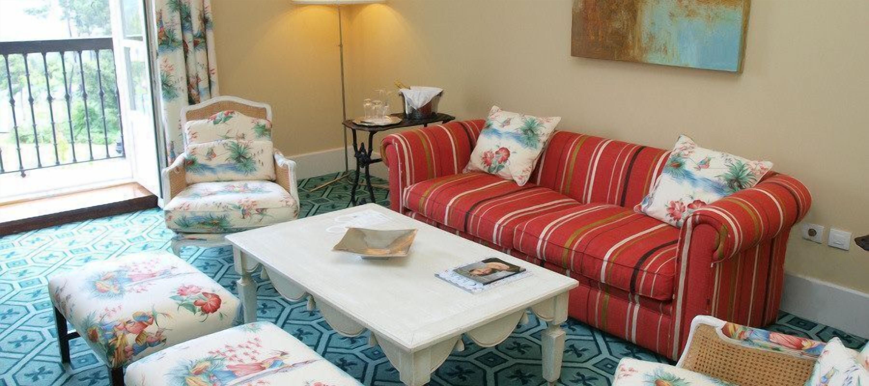 flat-screen tv, dvd player