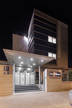 住宿正面 - 傍晚/夜晚