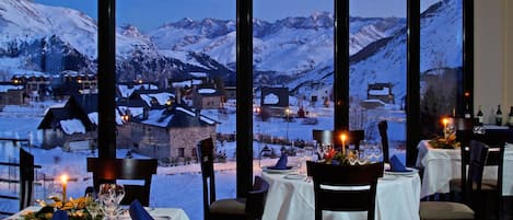 Se sirven desayunos, cenas y cocina española