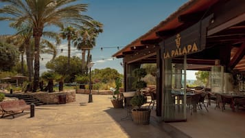 4 restaurants, breakfast, lunch, dinner served; Mediterranean cuisine