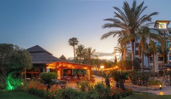 4 restaurantes; se sirve desayuno, almuerzo y cena; cocina mediterránea