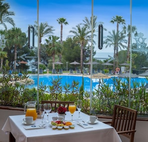 4 restaurants, breakfast, lunch, dinner served; Mediterranean cuisine