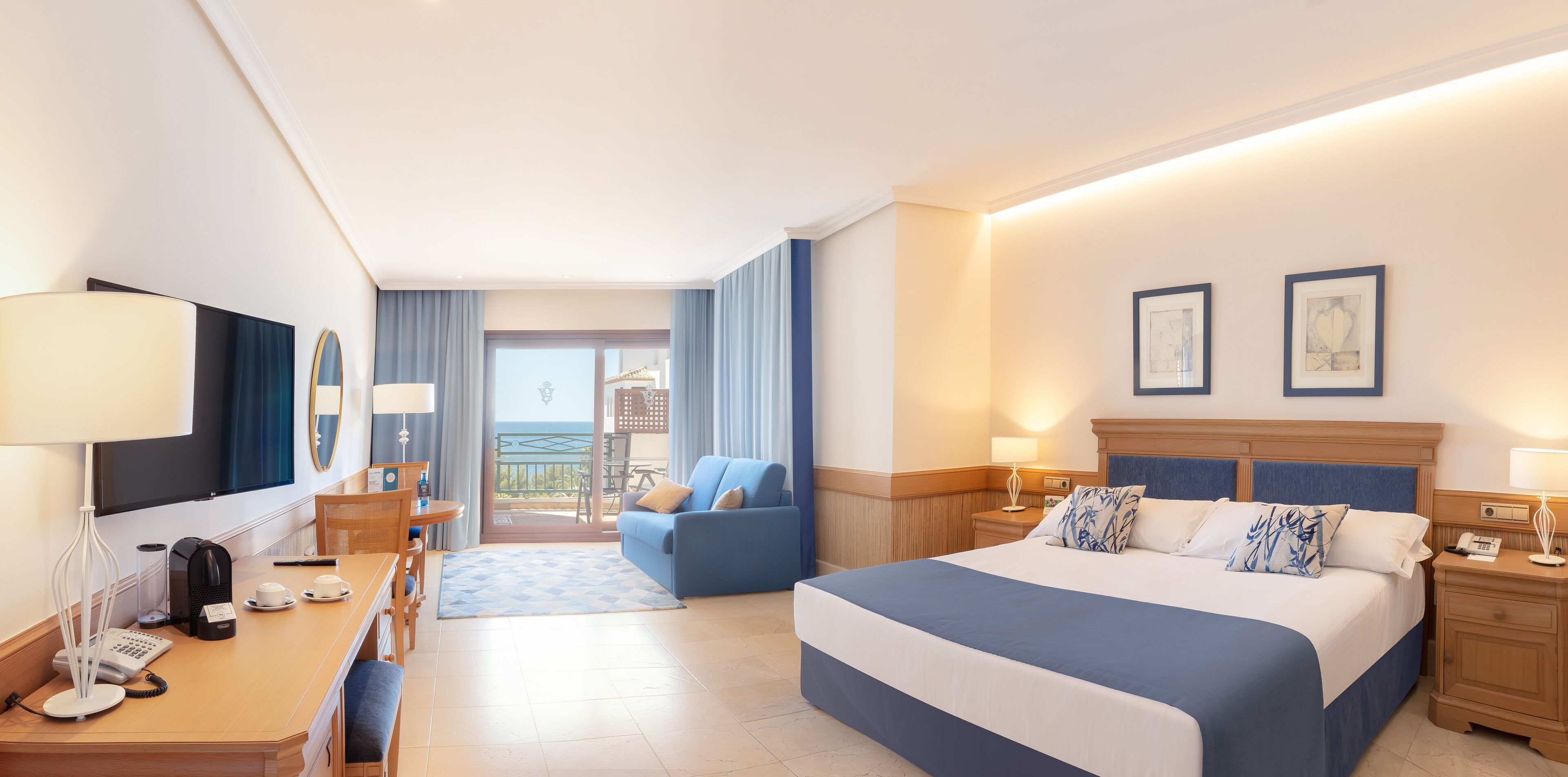 Ropa de cama de alta calidad, minibar, caja fuerte y escritorio
