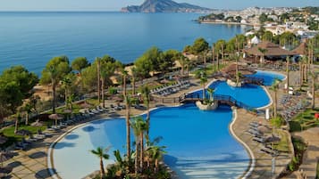 3 udendørs pools, parasoller, liggestole