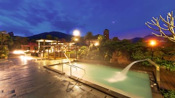 Bañera de hidromasaje exterior