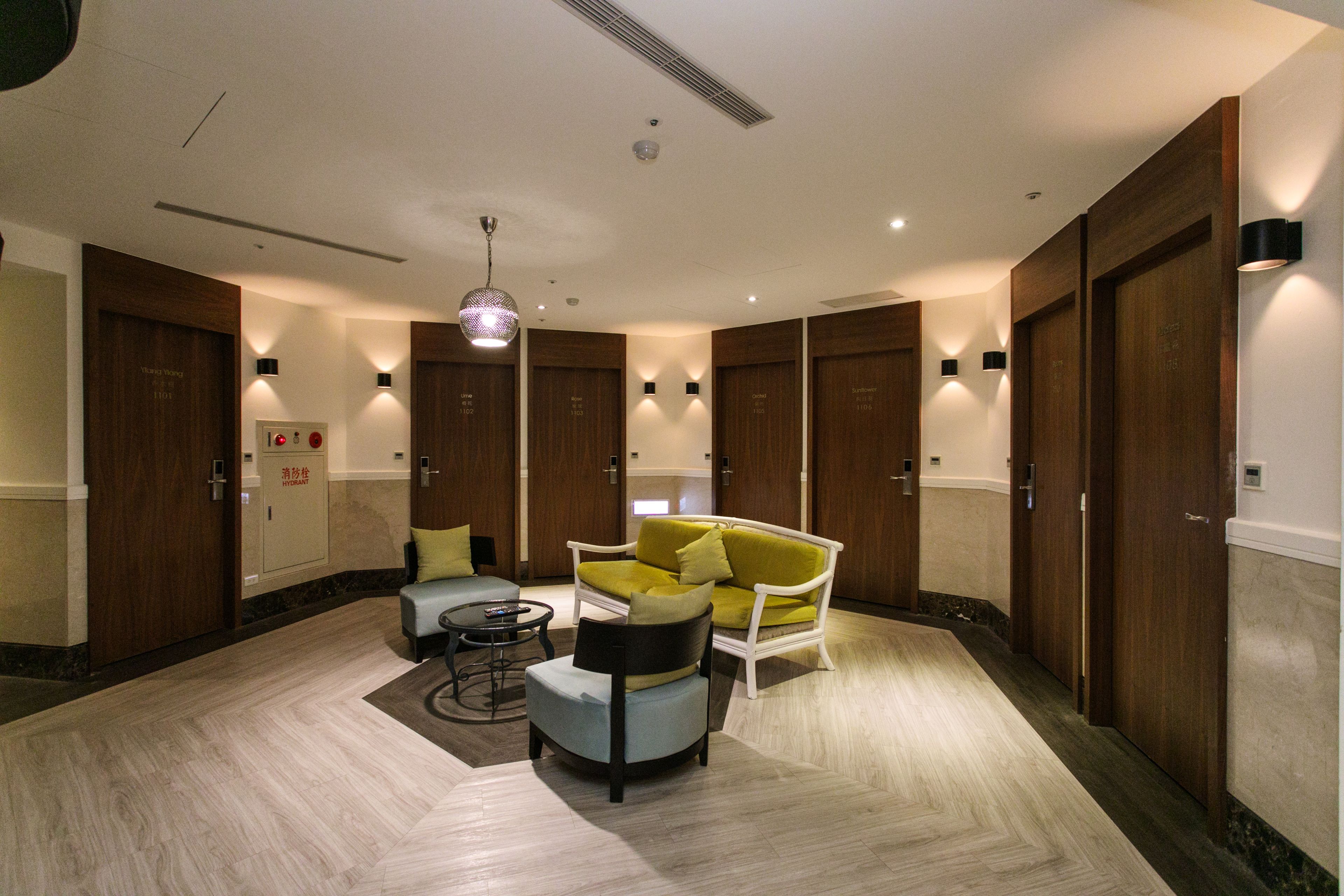 classic room, 1 bedroom, hot tub | 1 bedroom, down duvets, free minibar, in-room safe