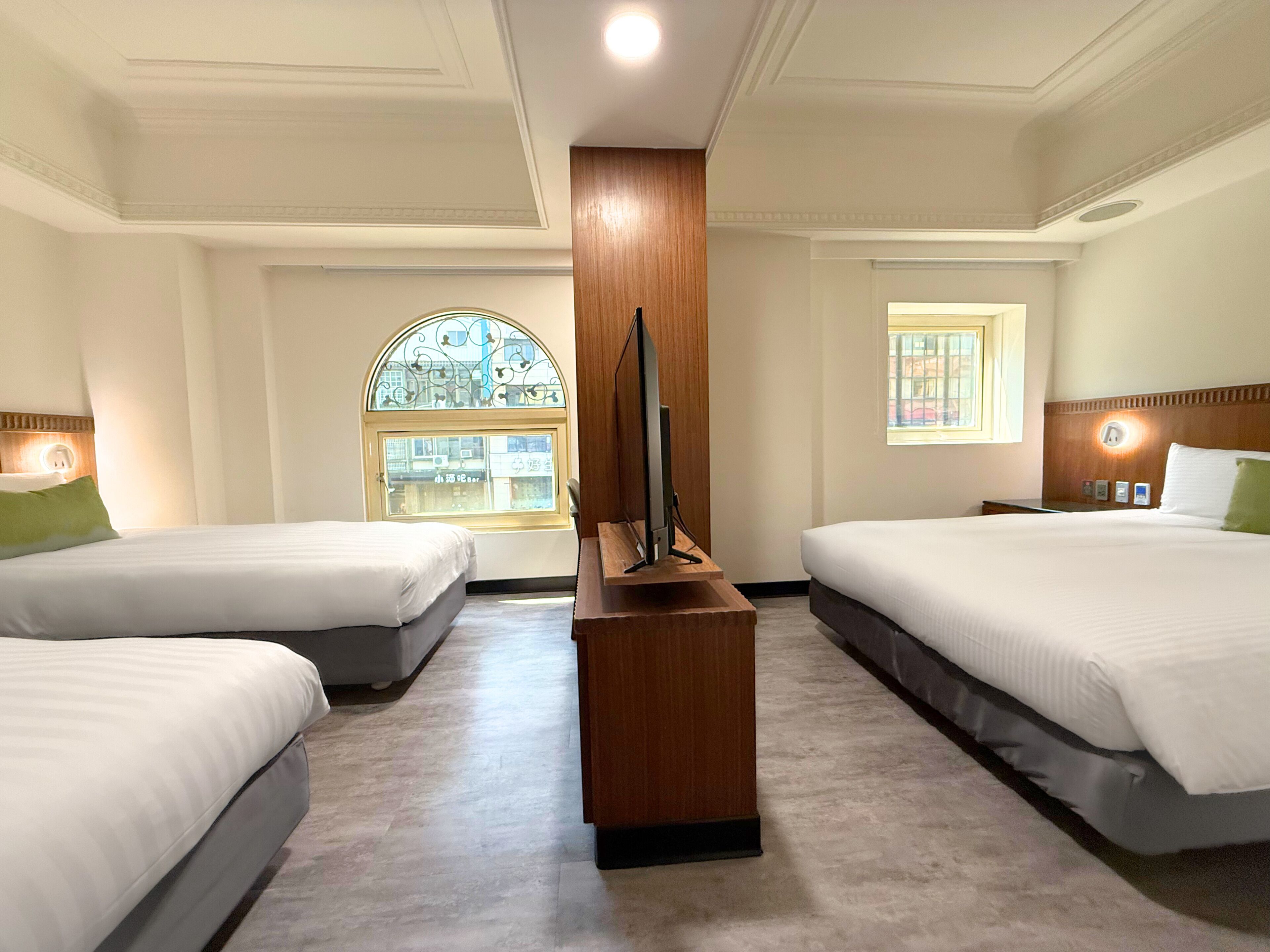 Habitación familiar (Deluxe) | Ropa de cama de alta calidad, edredón, minibar y escritorio 