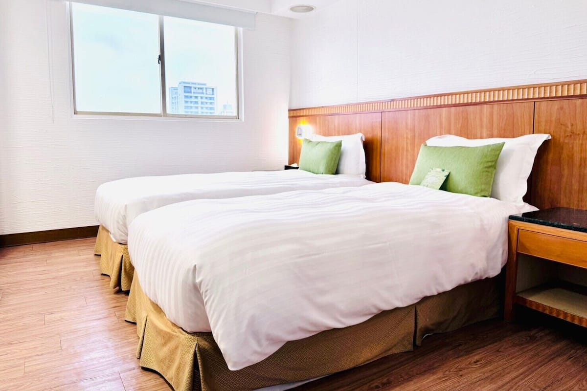 Superior Twin Room | Premium bedding, down comforters, minibar, desk