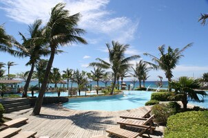 3 outdoor pools, pool umbrellas, sun loungers